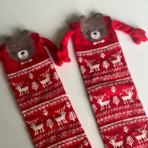 NWT Christmas Magnetic Holding Hands Bears and Scandinavian Print Socks Gift